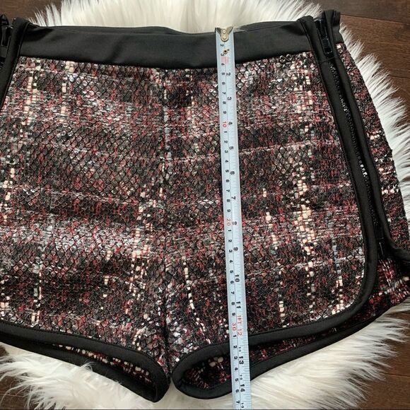 Waggon Paris snakeskin tweed shorts - Picture 8 of 11